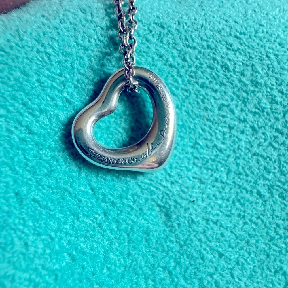 ❗️SOLD❗️Tiffany & Co. open heart necklace - Picture 3 of 3